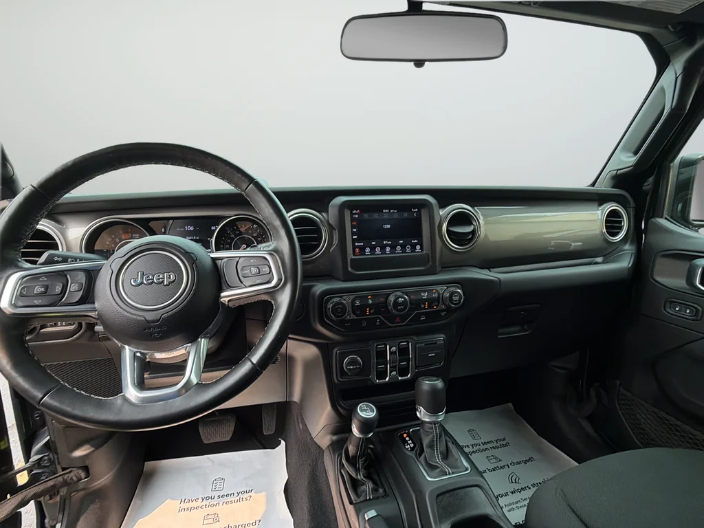Used 2021 Black Jeep Unlimited Sahara image 10