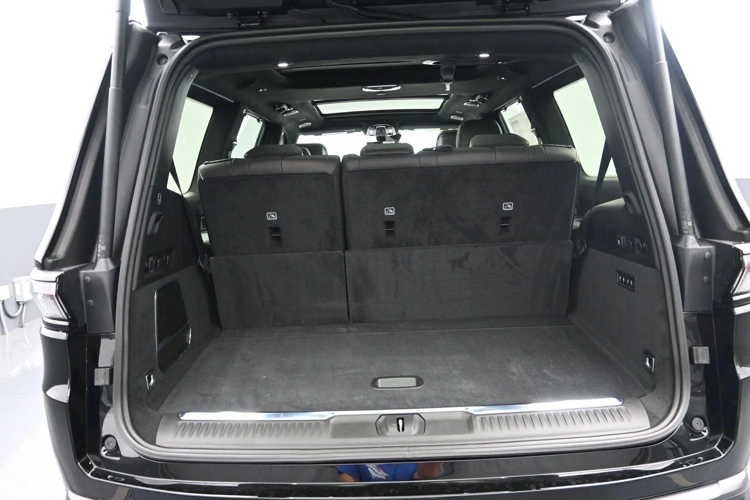New 2026 High Gloss Black Jeep Summit Reserve image 16
