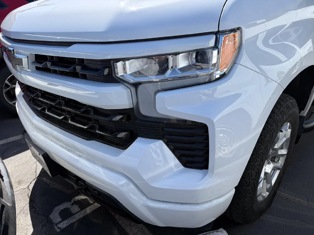 Used 2023 SUMMIT WHITE Chevrolet RST image 3