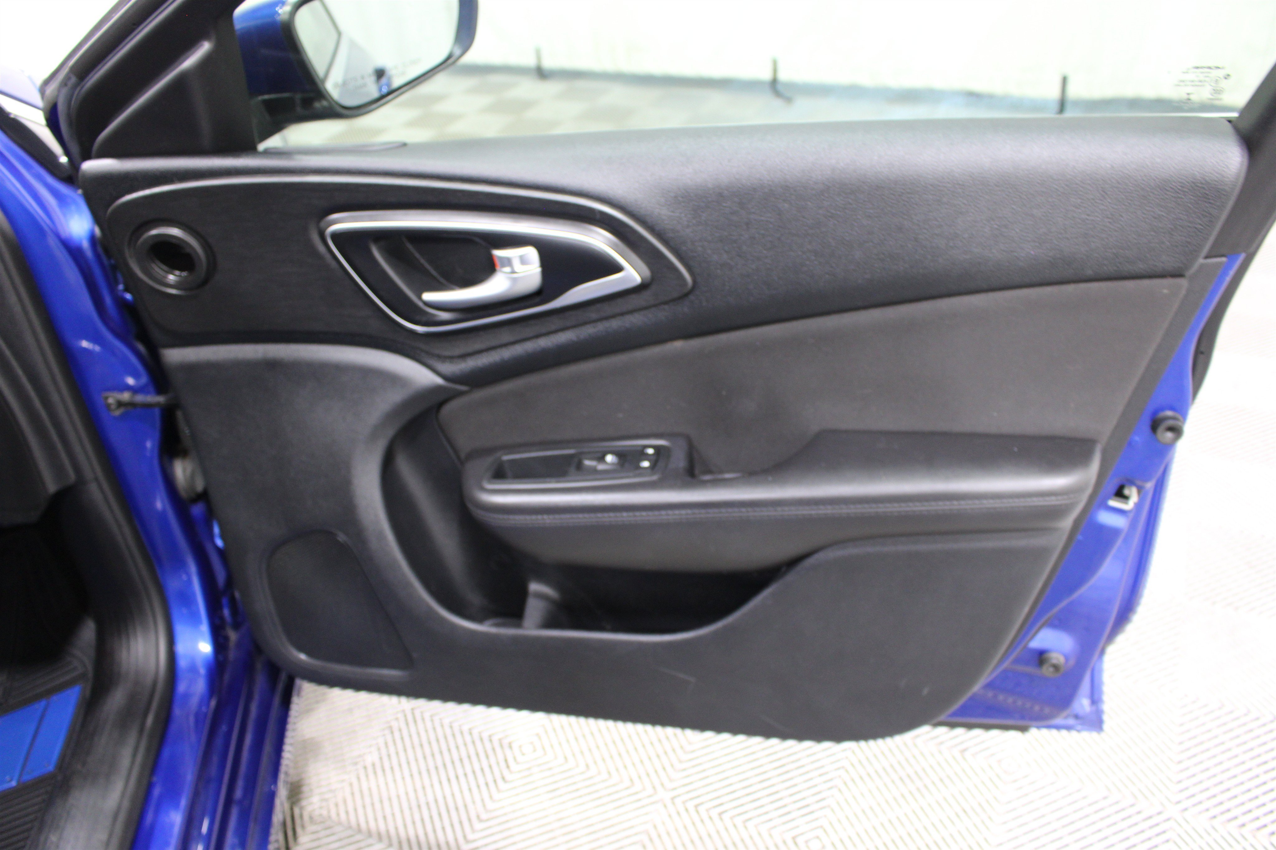 Used 2015 Vivid Blue Pearlcoat Chrysler Limited image 22