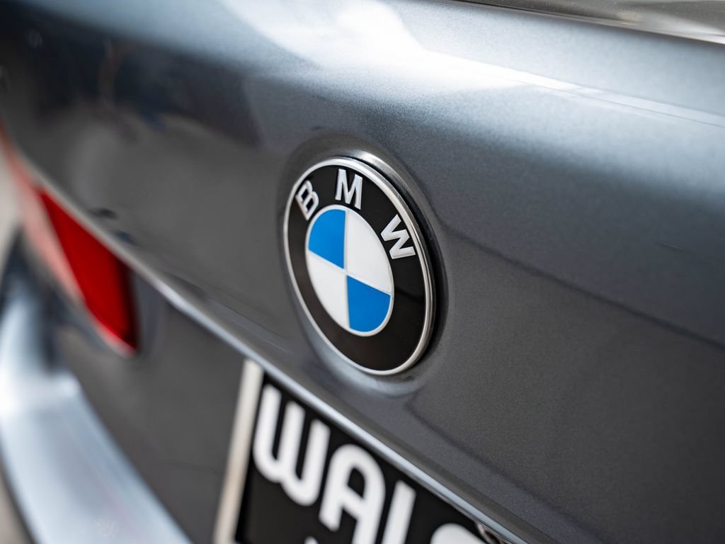 Used 2019 Bluestone Metallic BMW 540i xDrive image 17