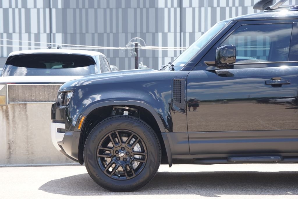 Used 2025 Black Land Rover S image 7