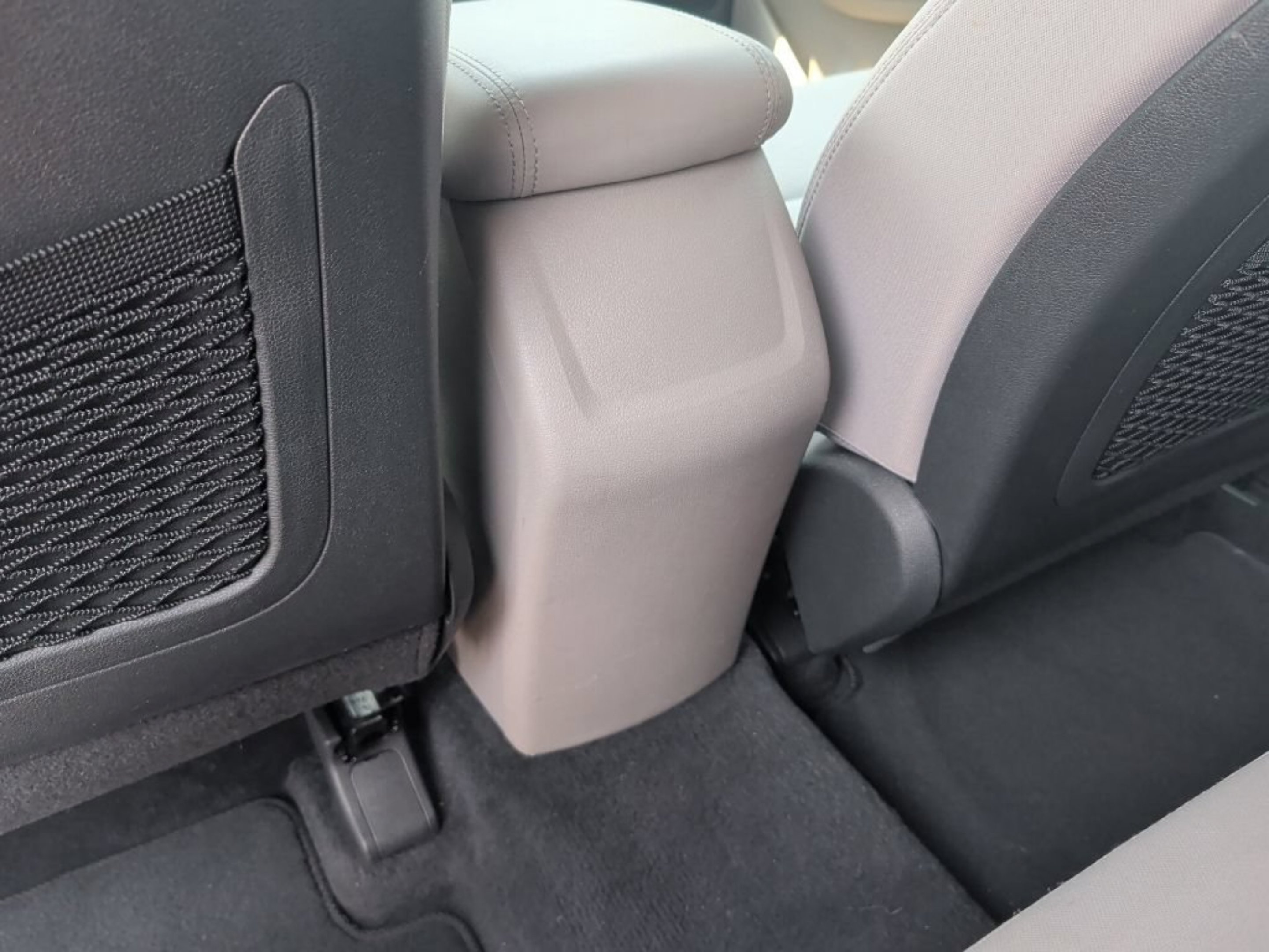 Used 2020 Winter White Hyundai Value image 34