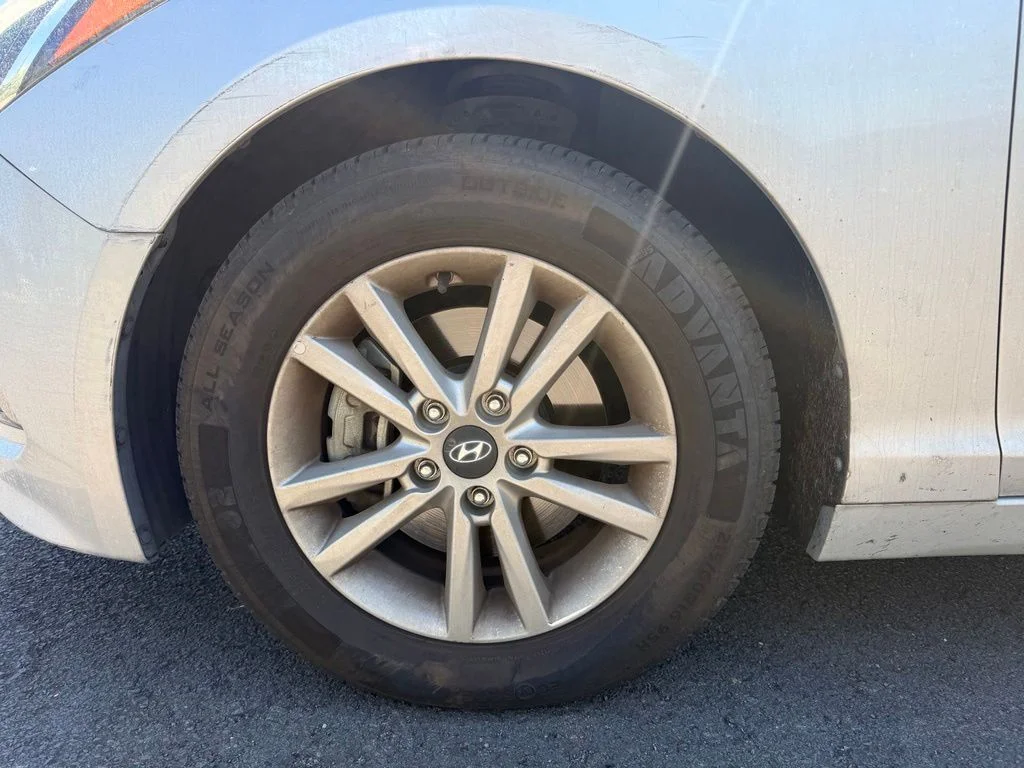 Used 2017 Silver Hyundai Base image 24