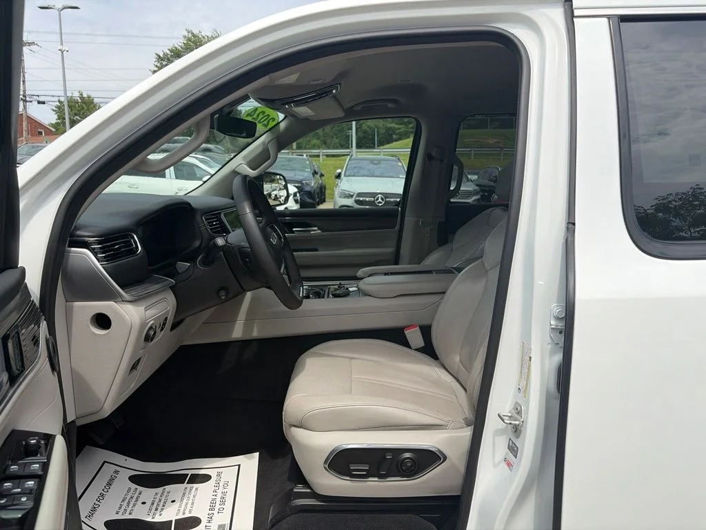 Used 2024 White Jeep Series II image 12