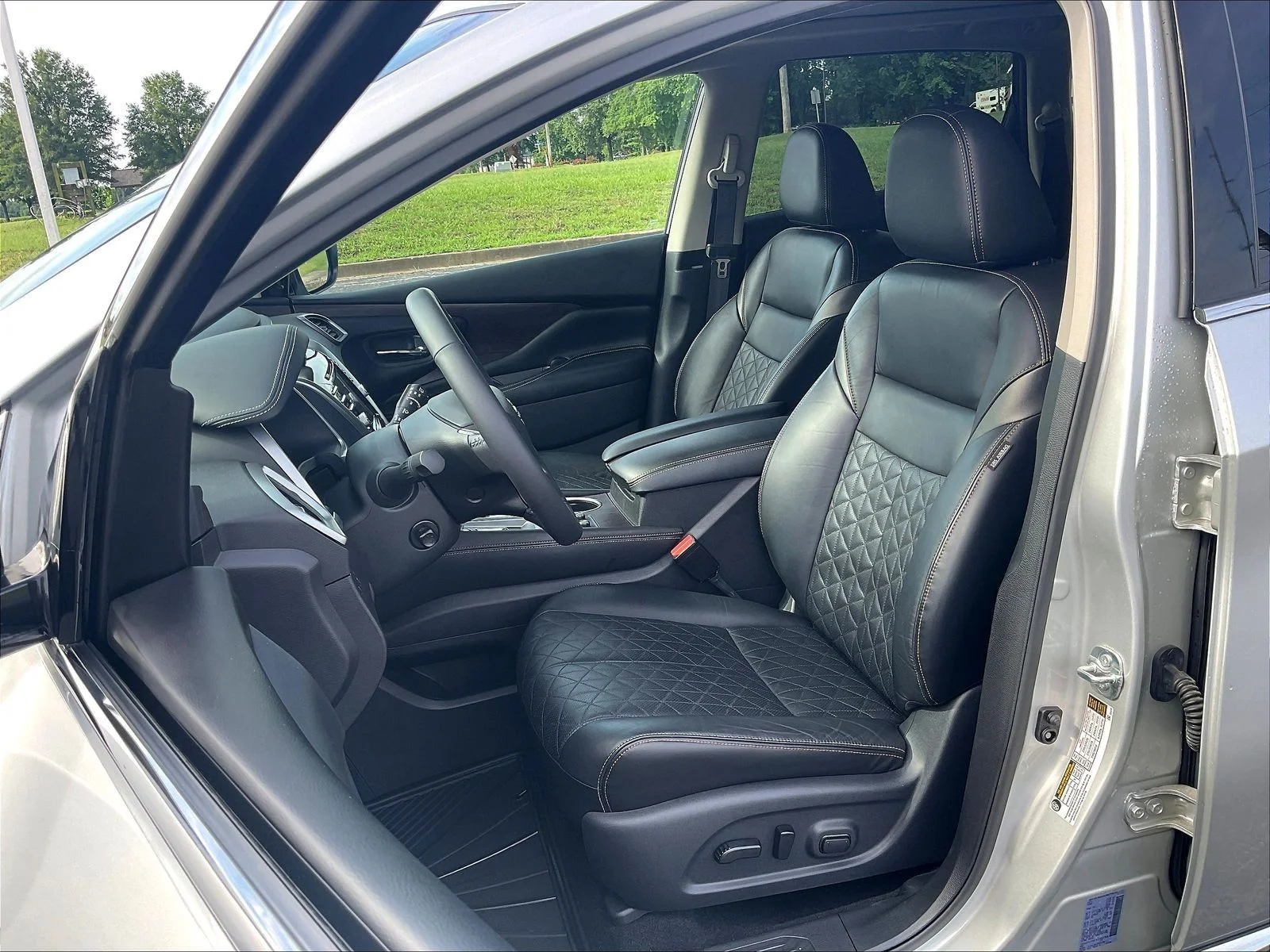Used 2024 Brilliant Silver Metallic Nissan Platinum image 12