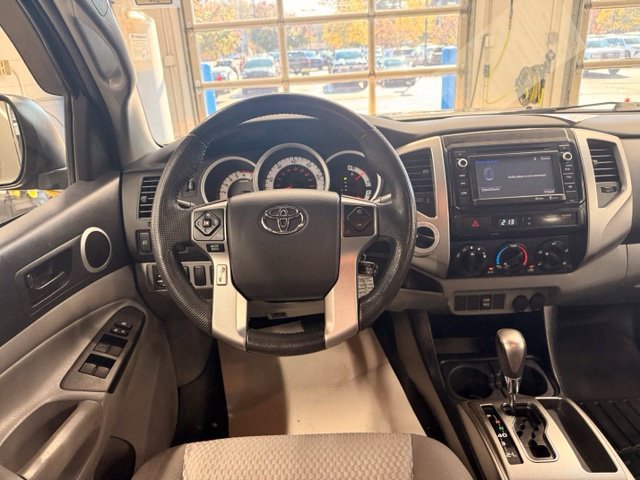 Used 2014 Tan Toyota DOUBCAB image 19
