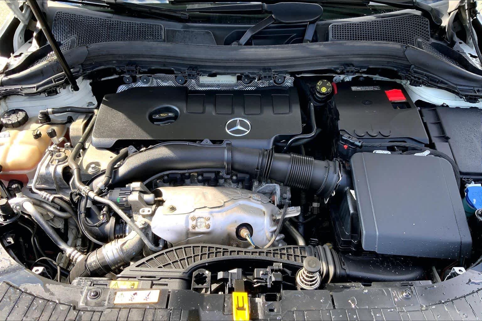 Used 2022 Polar White Mercedes-Benz GLA 250 image 32
