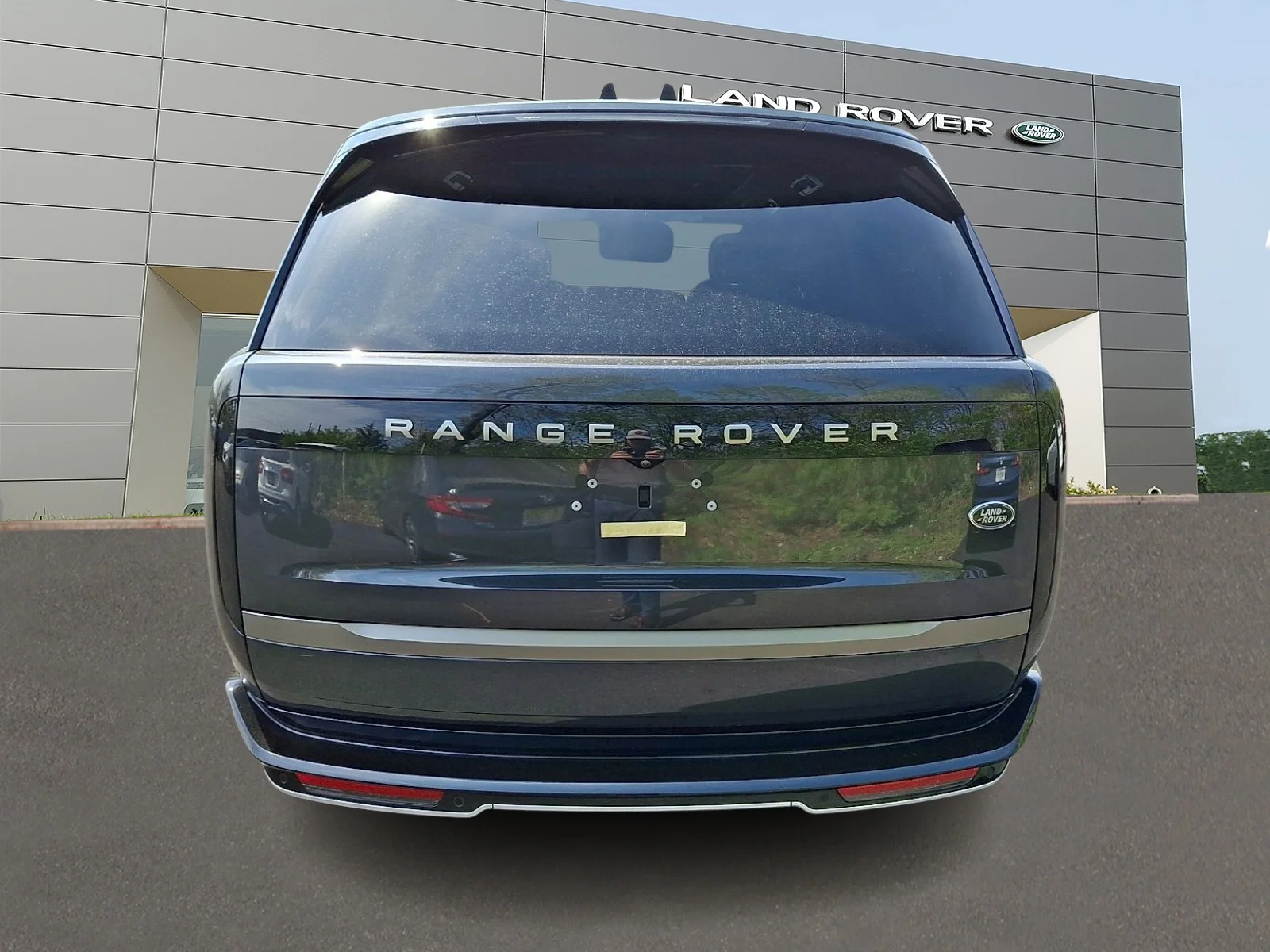 Certified Used 2023 Carpathian Grey Premium Metallic - 1AU Land Rover P530 SE image 7