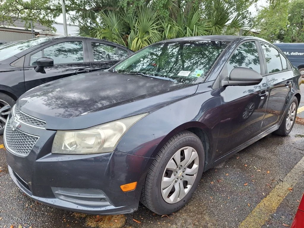 2014 Chevrolet Cruze LS Auto's photo