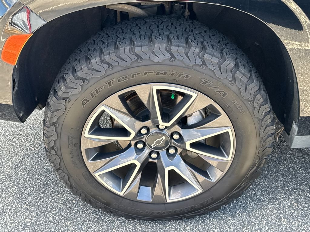 Used 2021 Black Chevrolet Z71 image 11