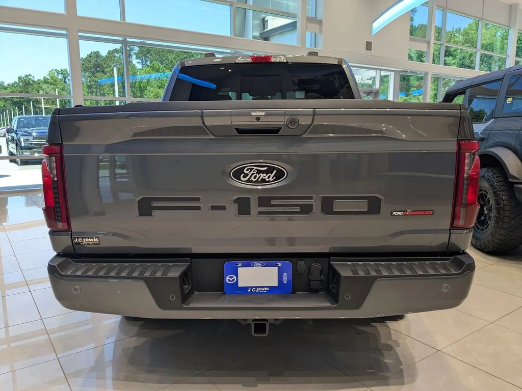 New 2026 Carbonized Gray Metallic Ford XLT image 4