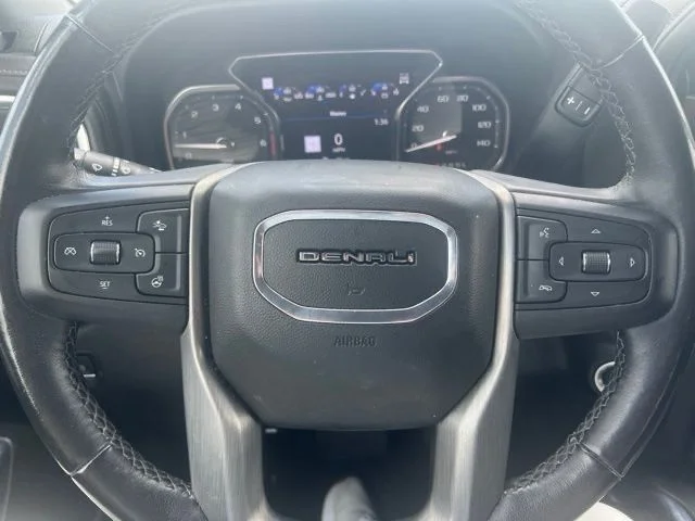 Used 2022 White GMC Denali image 17