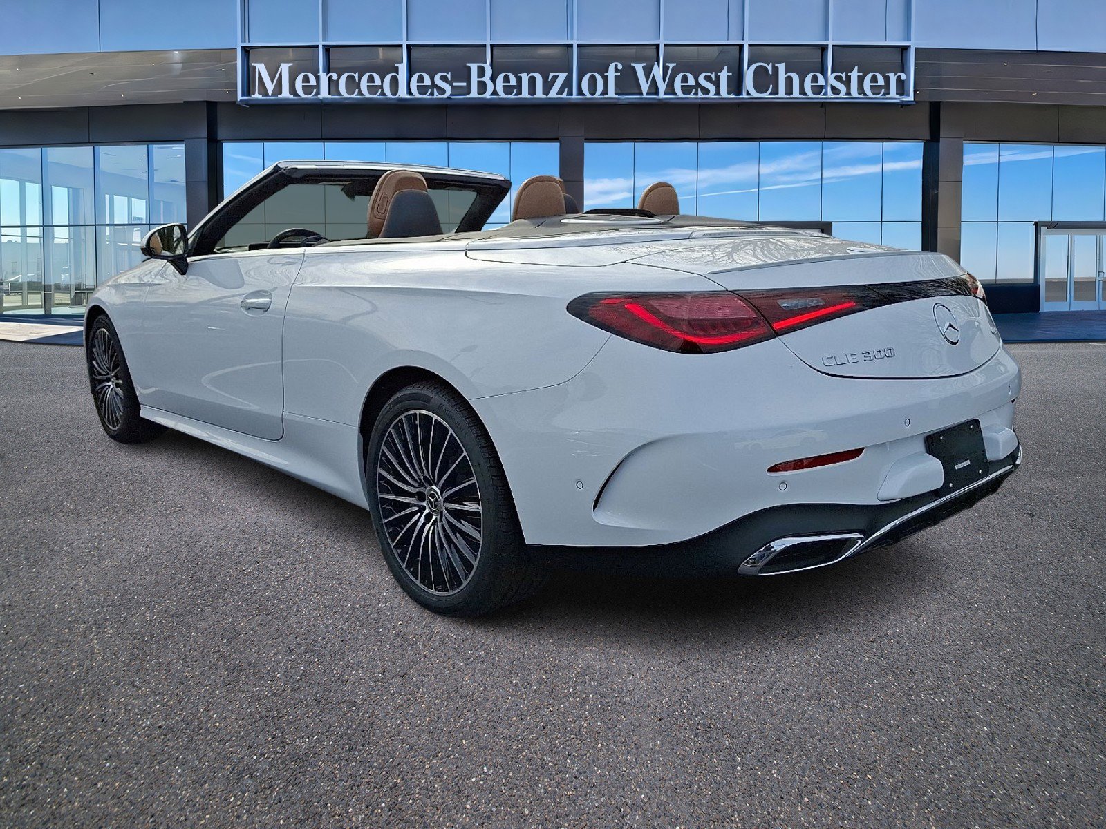New 2026 MANUFAKTUR Moonlight White Metallic Mercedes-Benz CLE 300 image 25