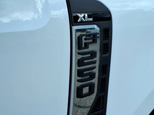 New 2026 Oxford White Ford XL image 31