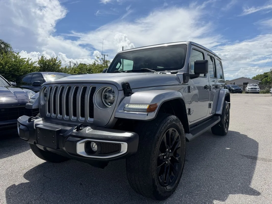 Used 2021  Jeep Unlimited Sahara image 1