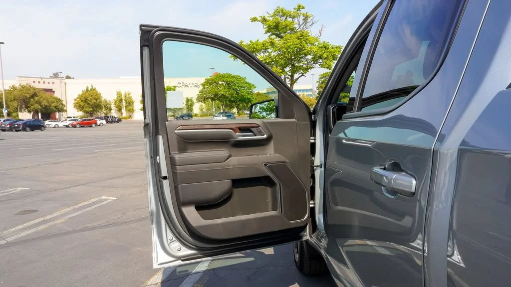 New 2026 Sterling Metallic GMC Elevation image 17