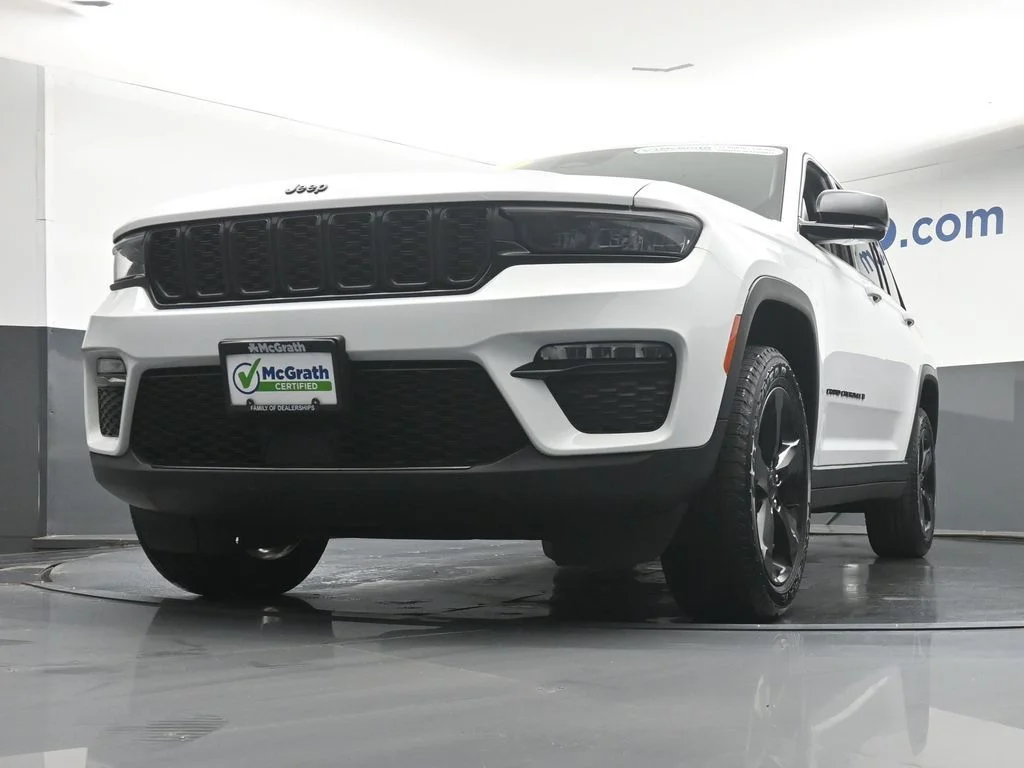Used 2023 White Jeep Limited image 7