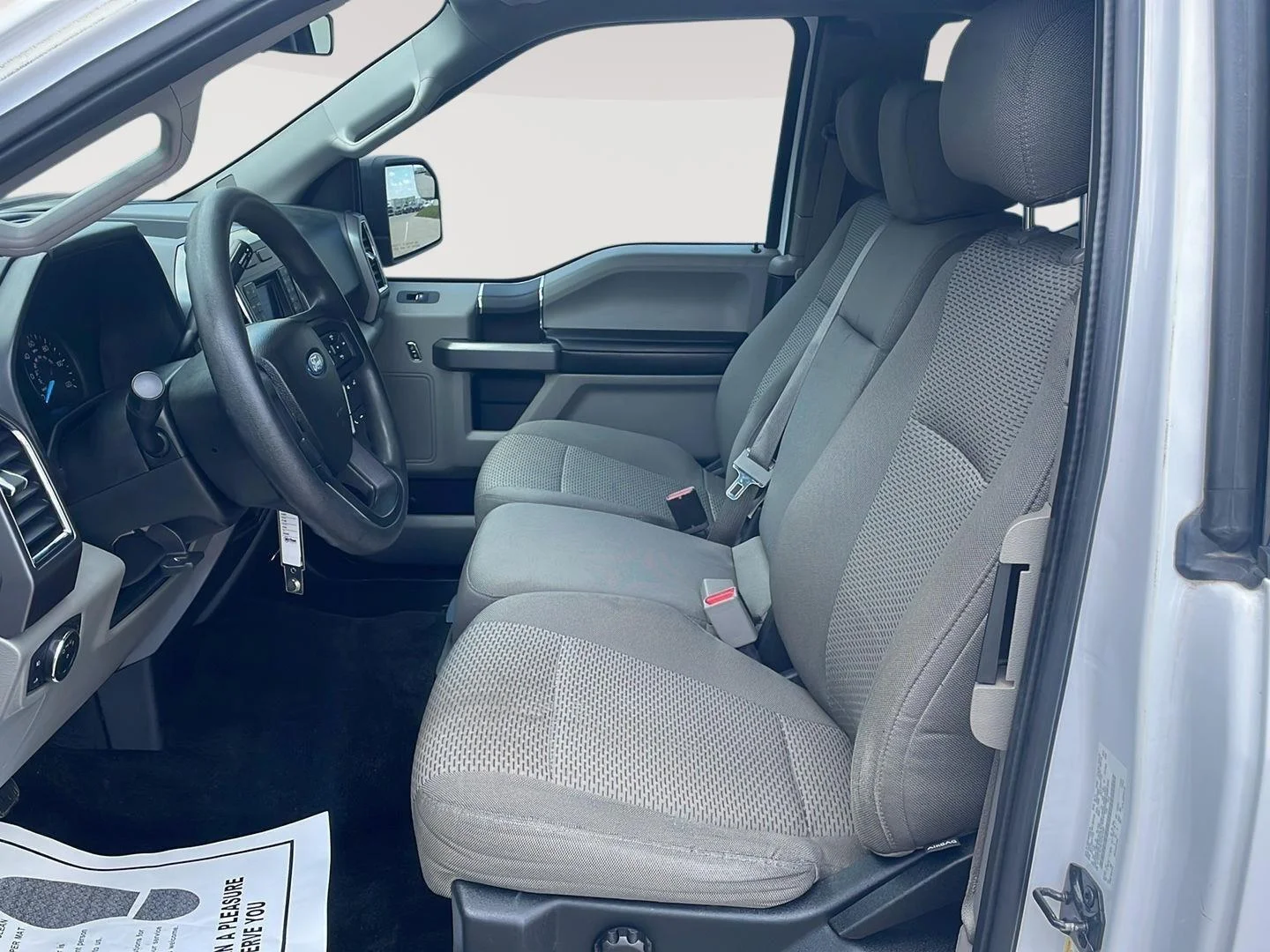 Used 2015 Oxford White Ford XLT image 9