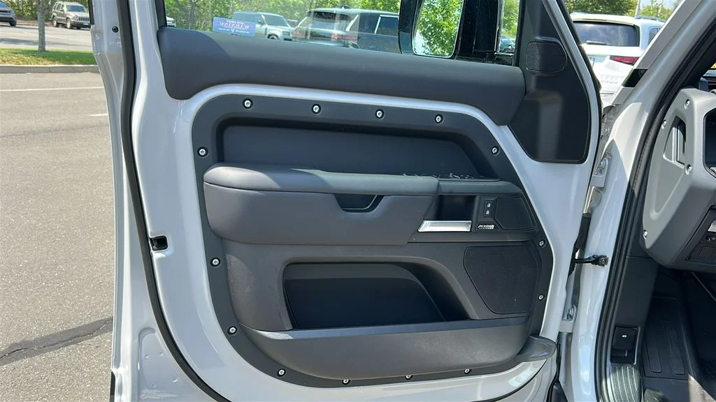 New 2026 Borasco Grey LAND ROVER X-Dynamic SE image 9