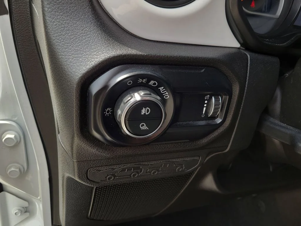 Used 2024 White Jeep Sport S image 23