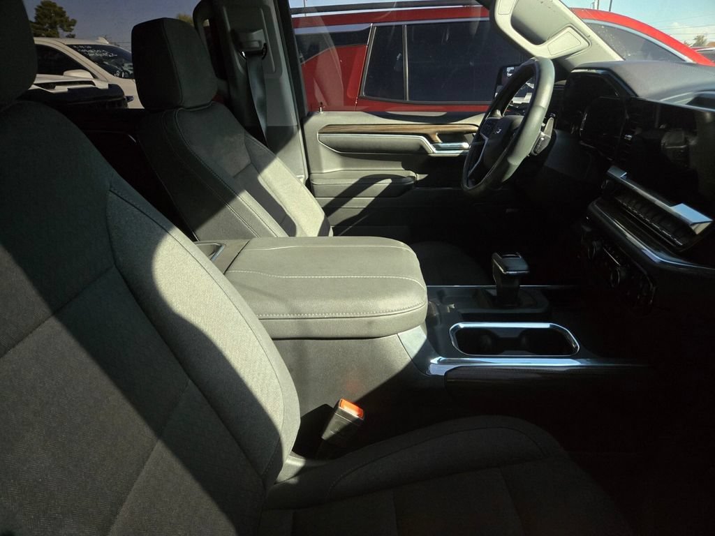 Used 2024 Summit White Chevrolet RST image 4