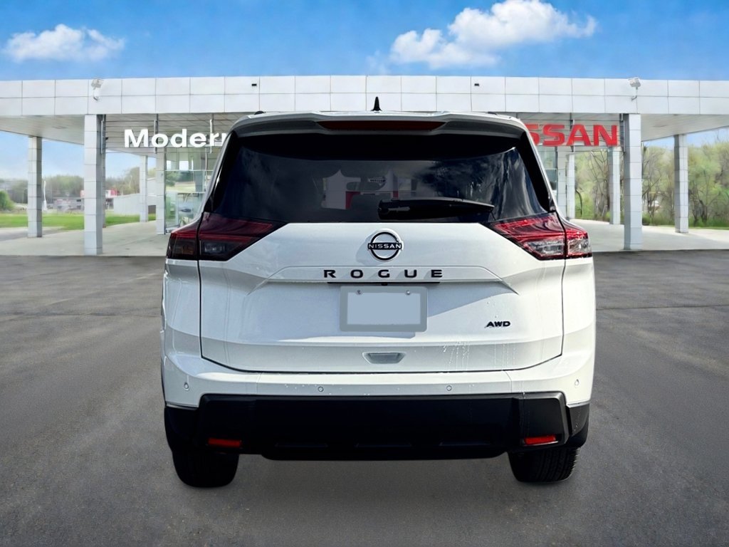 New 2026 Everest White Pearl Tricoat Nissan Dark Armor image 4
