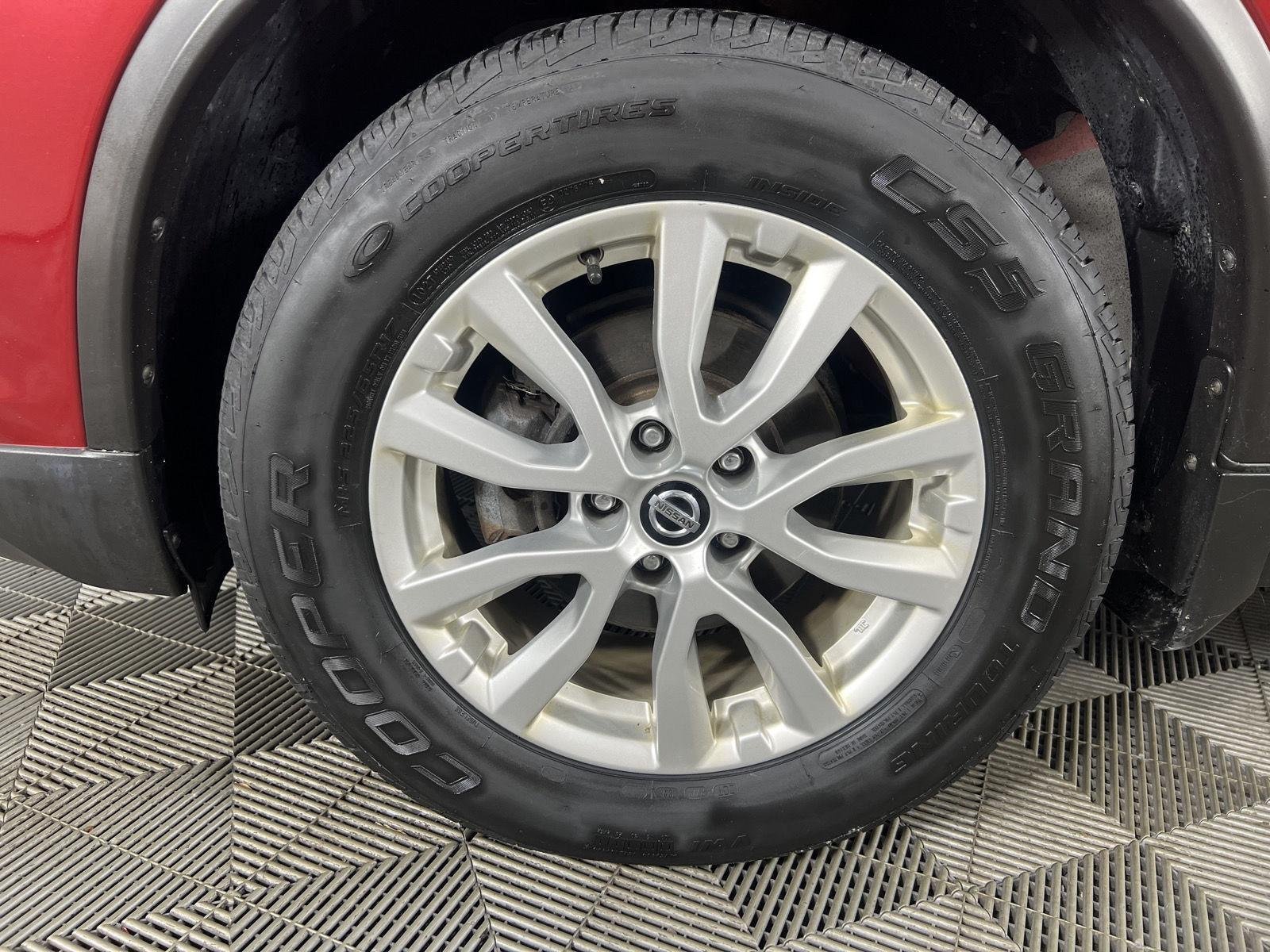 Used 2018 Scarlet Ember Nissan SV image 17