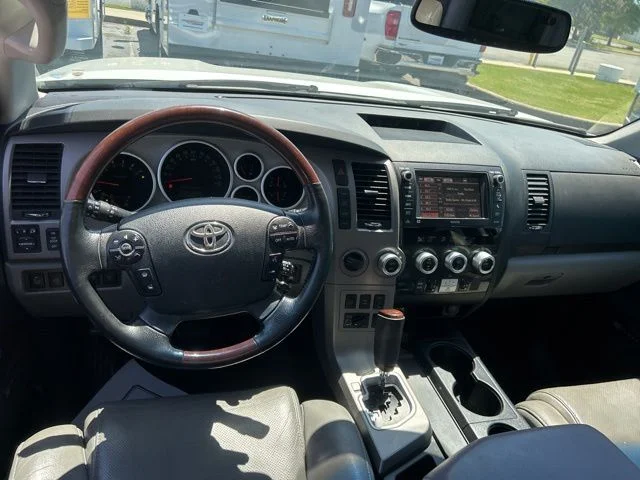 Used 2013 White Toyota Platinum image 27