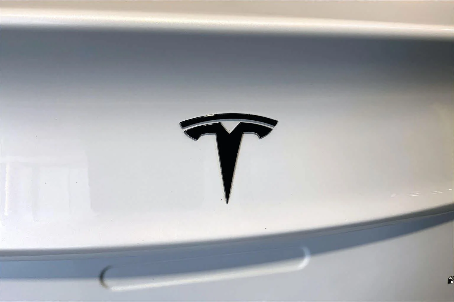 Used 2018 Pearl White Multi-Coat Tesla Long Range Battery image 30