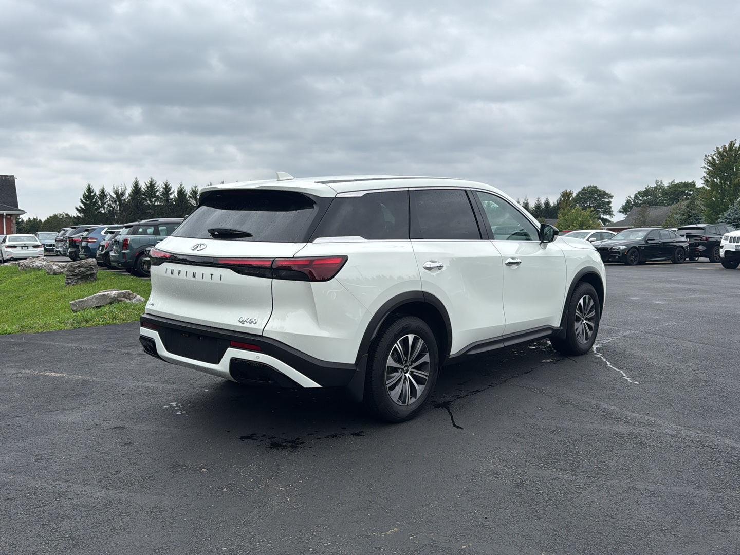Used 2024 Glacier White INFINITI PURE image 3