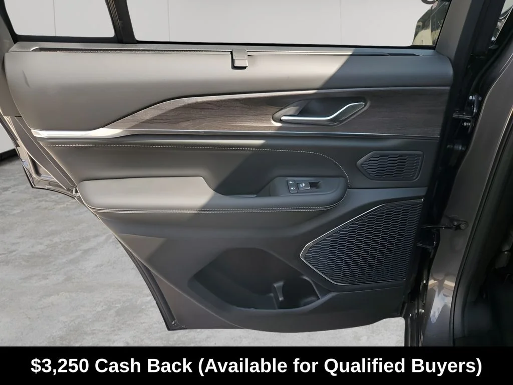 New 2025 Baltic Gray Metallic Clear-Coat Exterior Paint Jeep Overland image 22