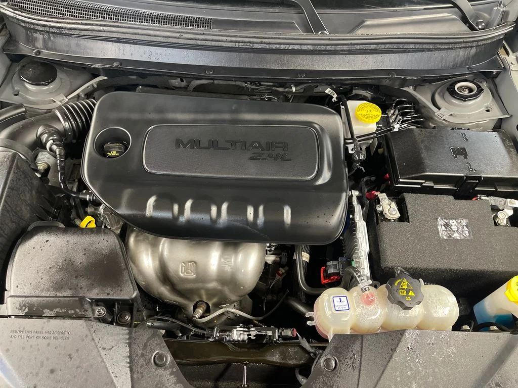 Used 2023 Gray Jeep Altitude image 3