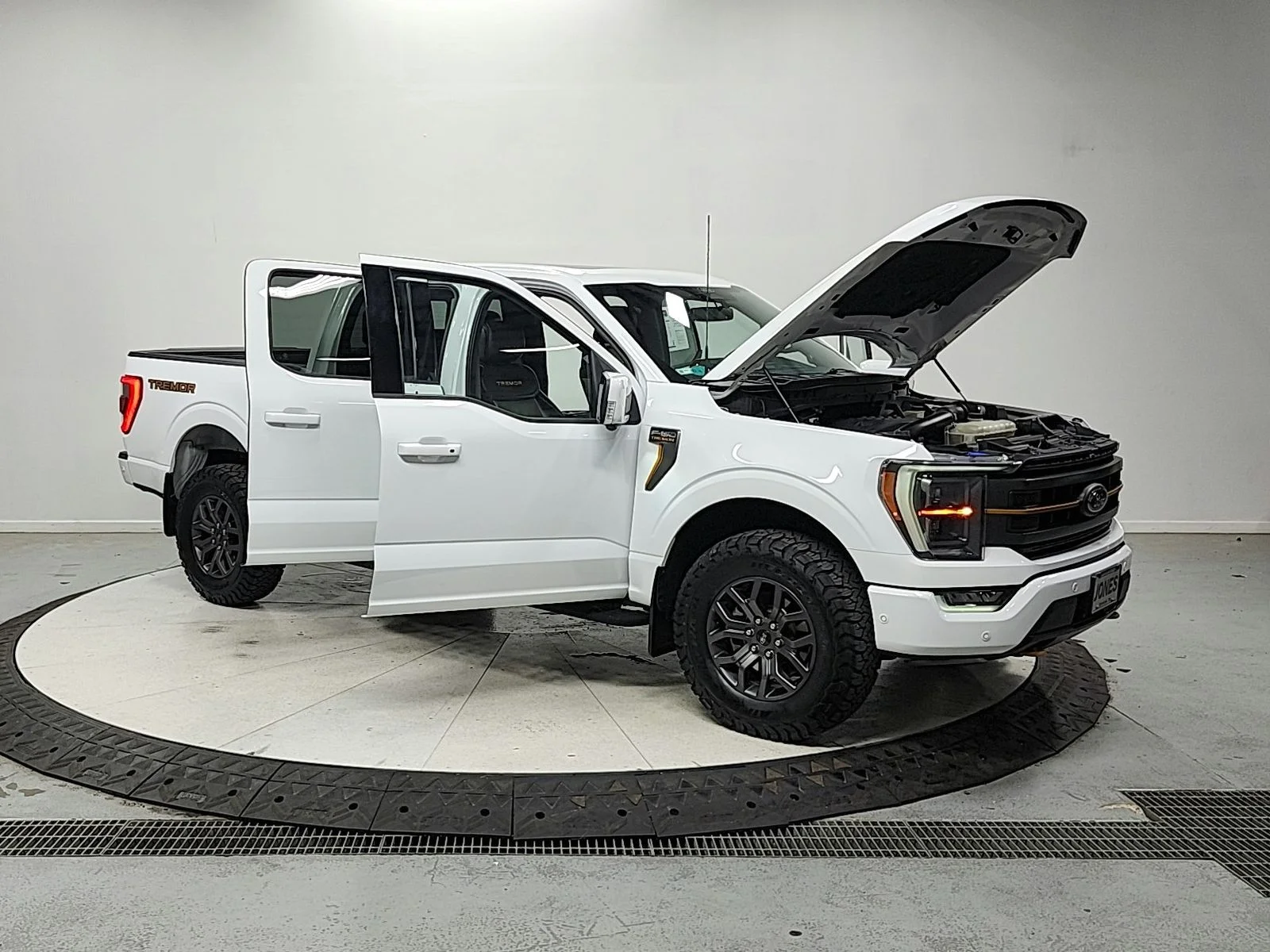 Used 2022 Oxford White Ford Tremor image 10