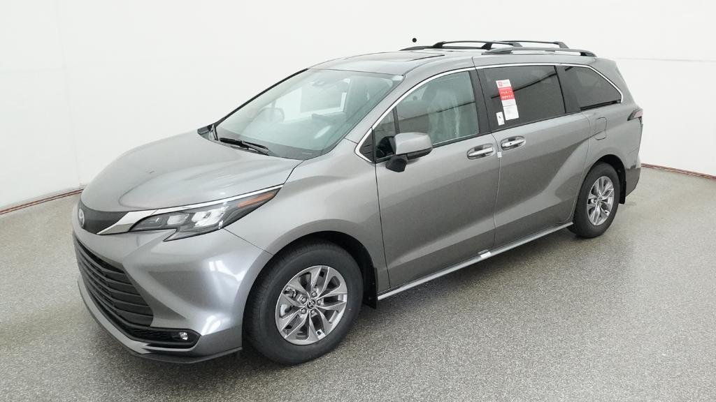 2026 Toyota Sienna XLE 8-Passenger Hybrid FWD's photo