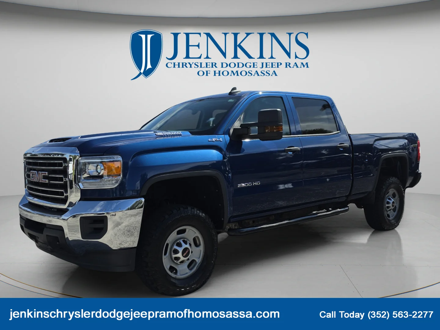 Used 2018 Stone Blue Metallic GMC Base image 10