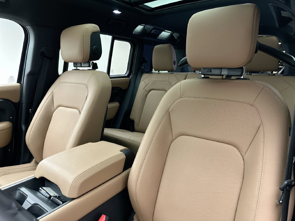 New 2026 Carpathian Grey Prem Met Land Rover X-Dynamic SE image 10