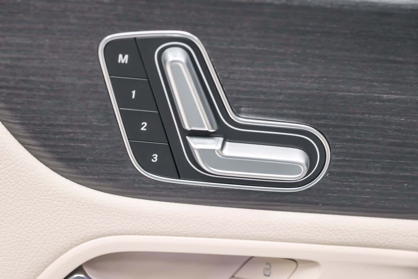 New 2026 Cirrus Silver Metallic Mercedes-Benz GLA 250 image 21