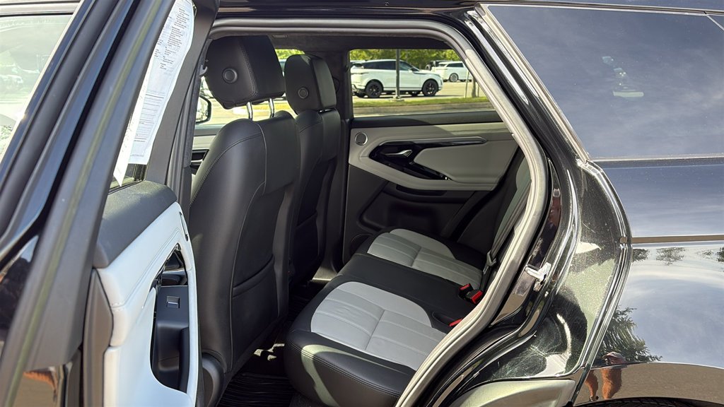 Used 2023 Black Land Rover R-Dynamic SE image 27