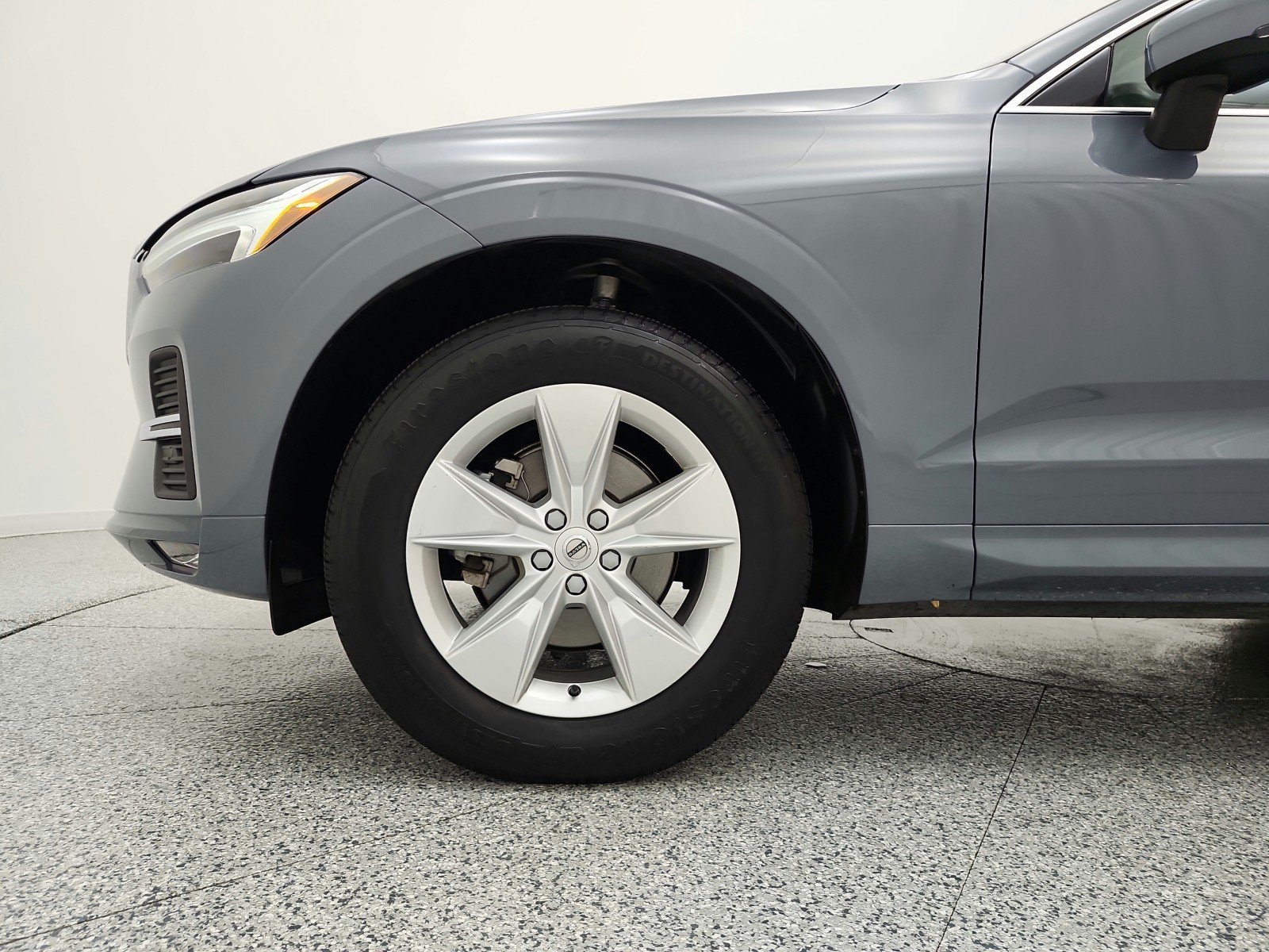 Used 2022 Thunder Grey Metallic Volvo Momentum image 30