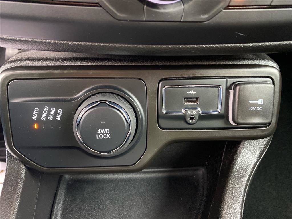 Used 2022 Sting-Gray Clearcoat Jeep Latitude image 14