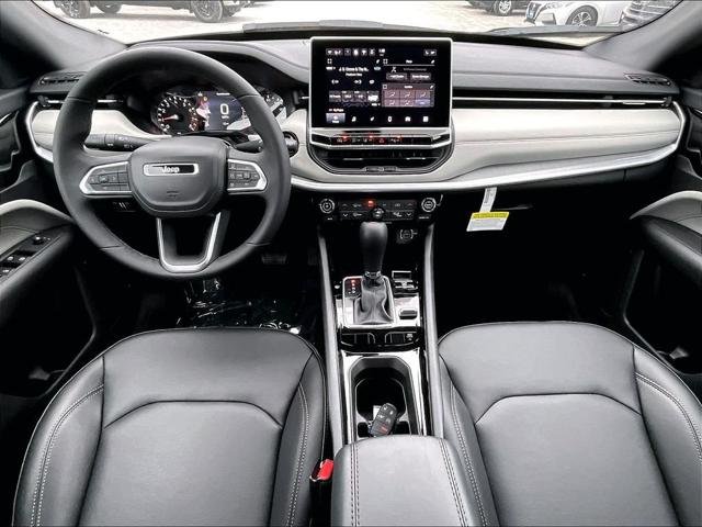 New 2026 Diamond Black Crystal Pearl-Coat Exterior Paint Jeep Limited image 11