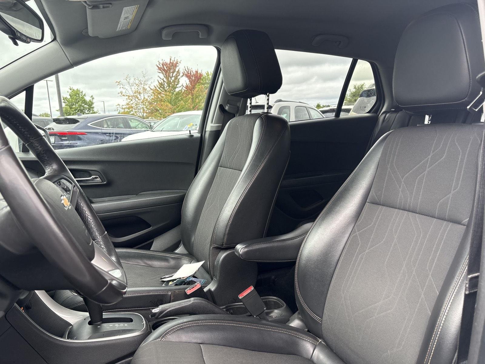 Used 2019 Summit White Chevrolet LT image 2