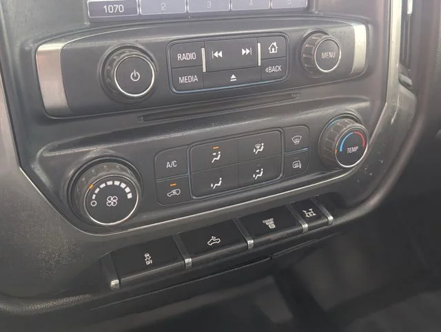 Used 2018 White Chevrolet LT image 31