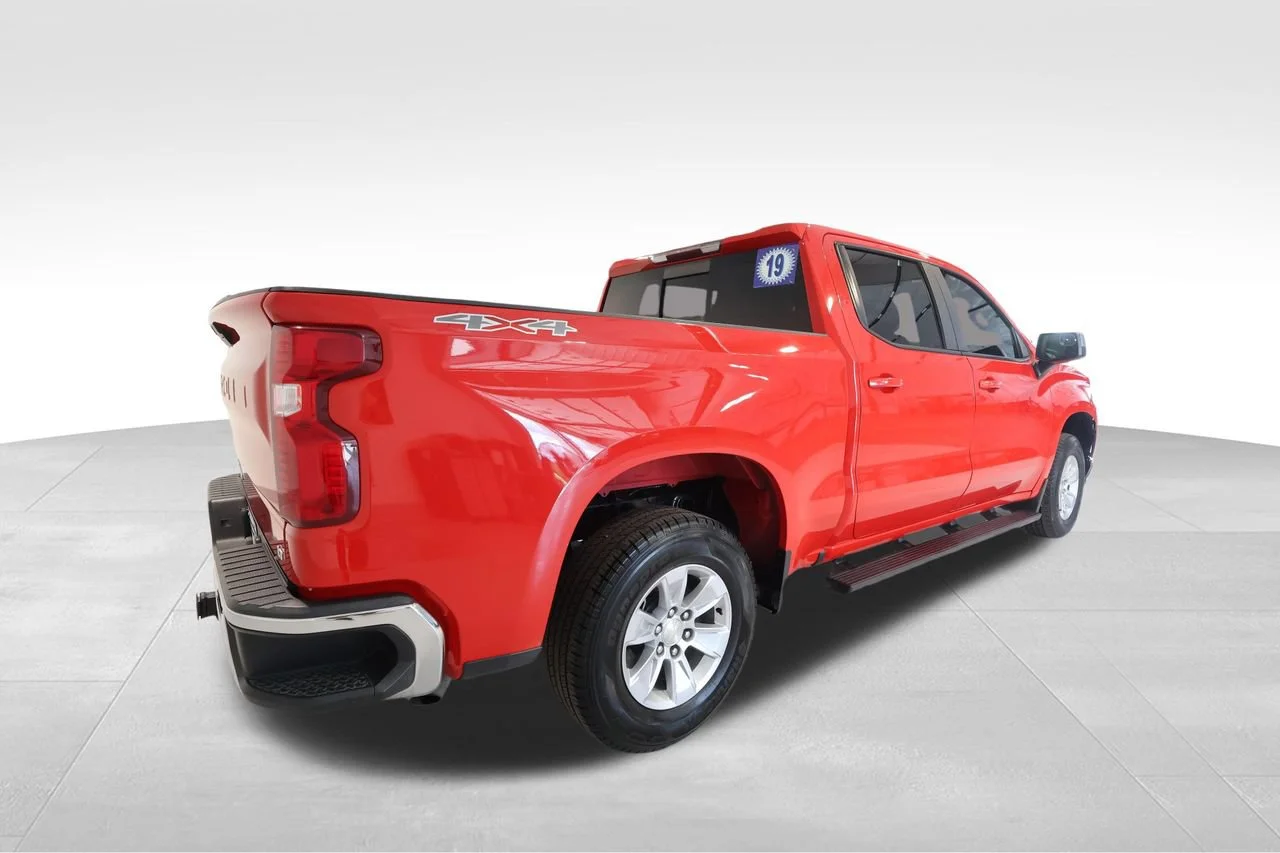 Used 2019 RED HOT Chevrolet LT image 3