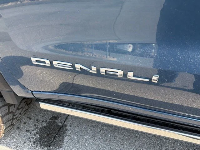 Used 2025 Blue GMC Denali Ultimate image 9