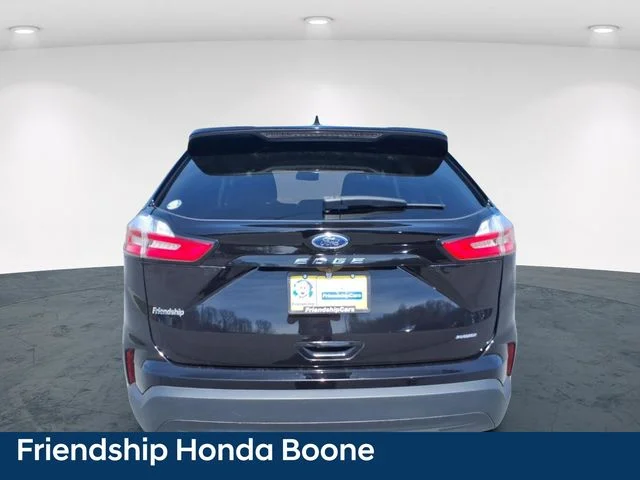 Used 2022 Black Ford SE image 10