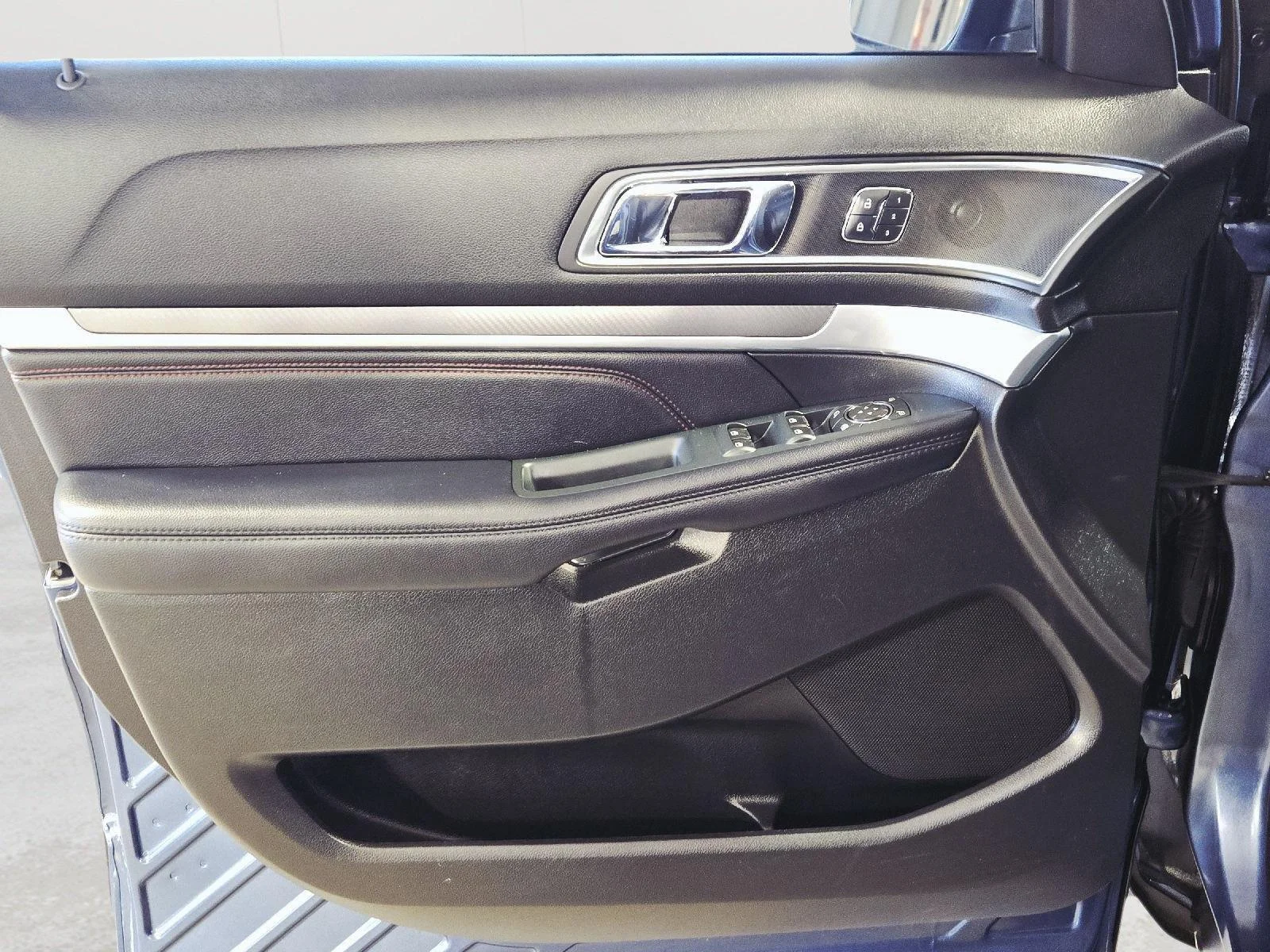 Used 2018 Blue Ford Sport image 19