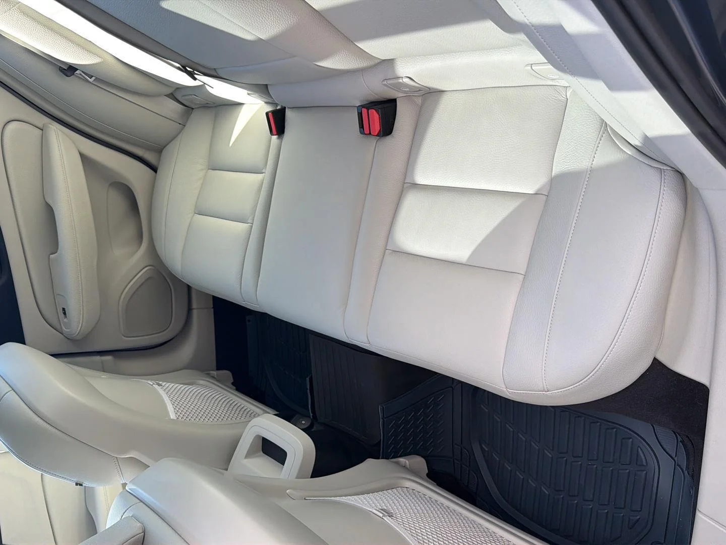 Used 2022 Denim Blue Metallic Volvo Momentum image 12