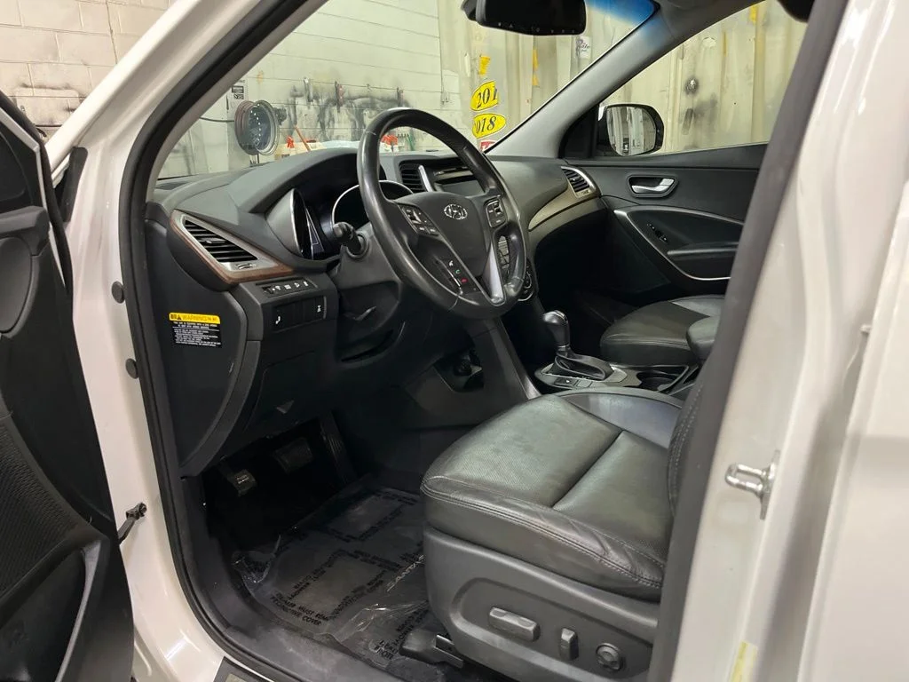 Used 2019 White Hyundai SE image 11